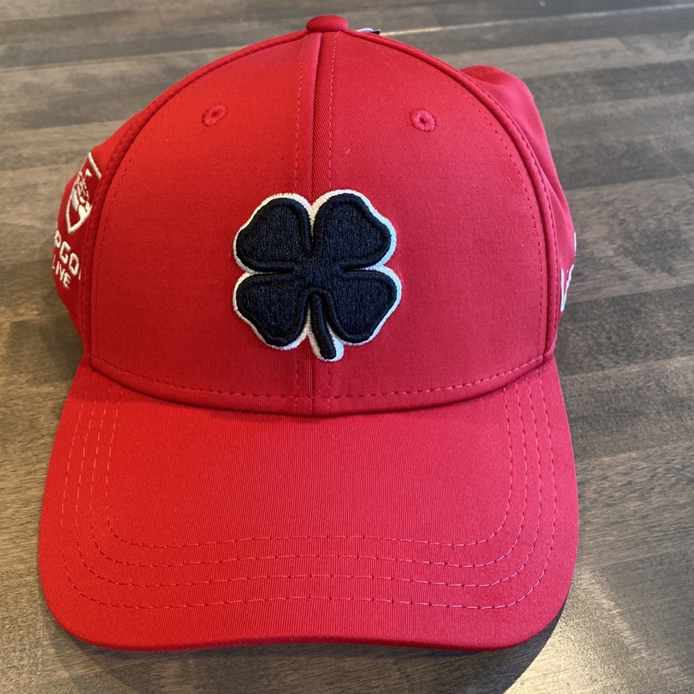 Black Clover red S/M fitted men’s hat